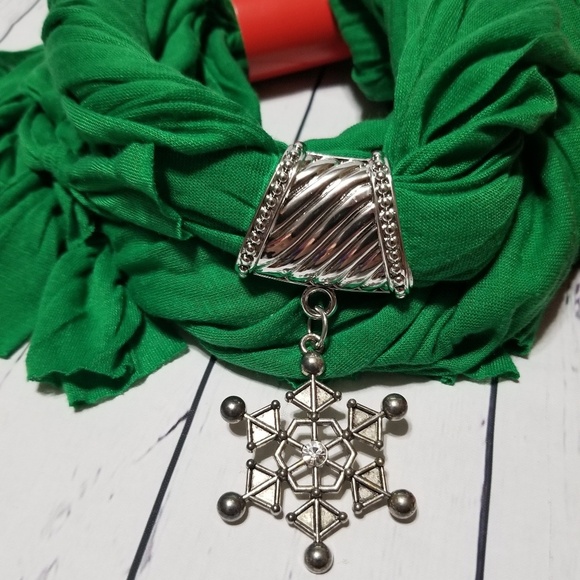 Holiday Charm Scarf Set - Picture 4 of 4